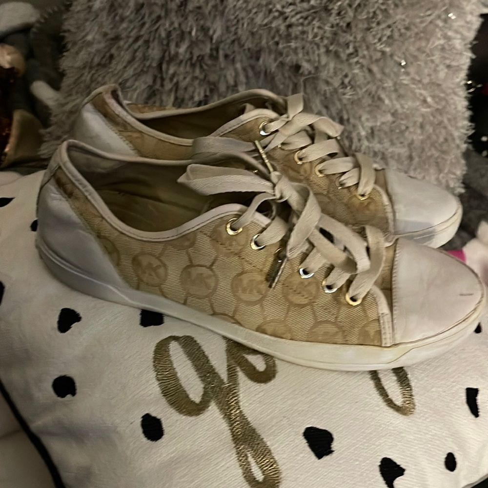 Mk micheal kors lowtop ked tennis sneakers tan white logo gold  sz10m